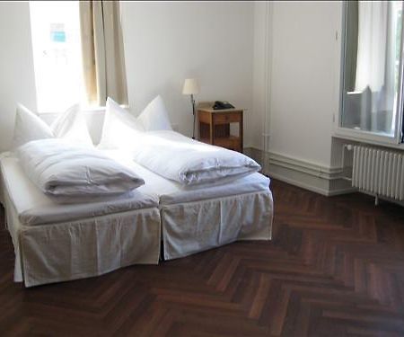 Hotel Castle Garden Binningen Room photo