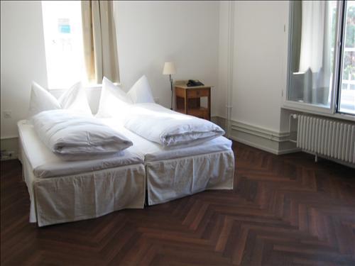 Hotel Castle Garden Binningen Room photo